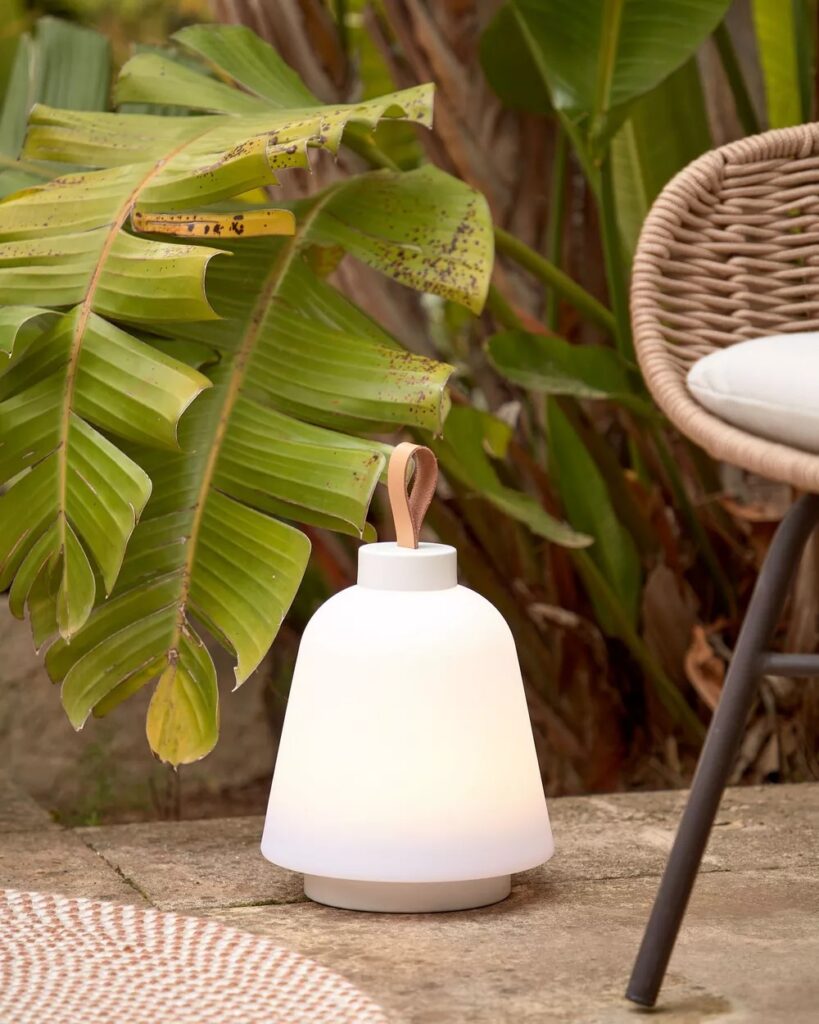 Lámparas portátiles para tener la luz en tus manos incluso en el jardín -  EL BLOG DE LA TABLA