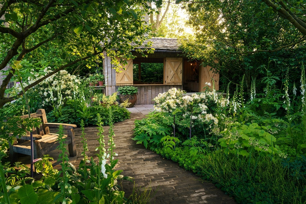 Jardín borde de bosque diseñado por Tom Stuart-Smith para el NGS en Chelsea 2024