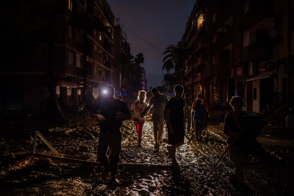 Tragedia DANA valencia Paiporta fango y ciudadanos